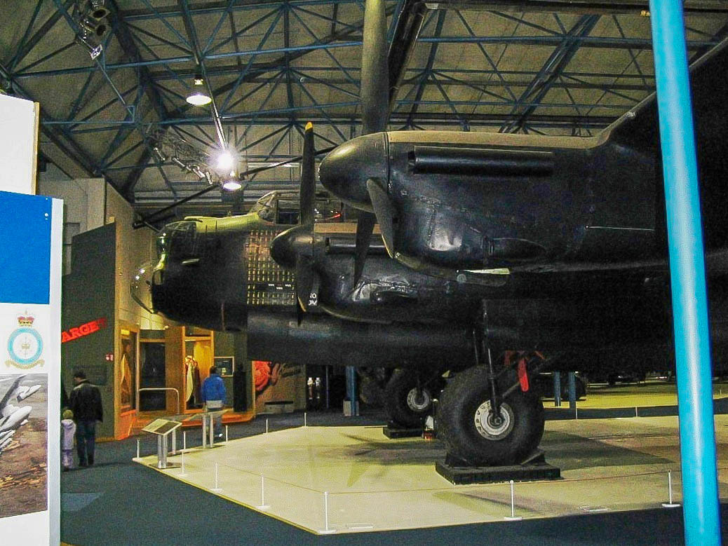 Military - Bomber - Lancaster I - 2005 01 - RAF Museum London - 01